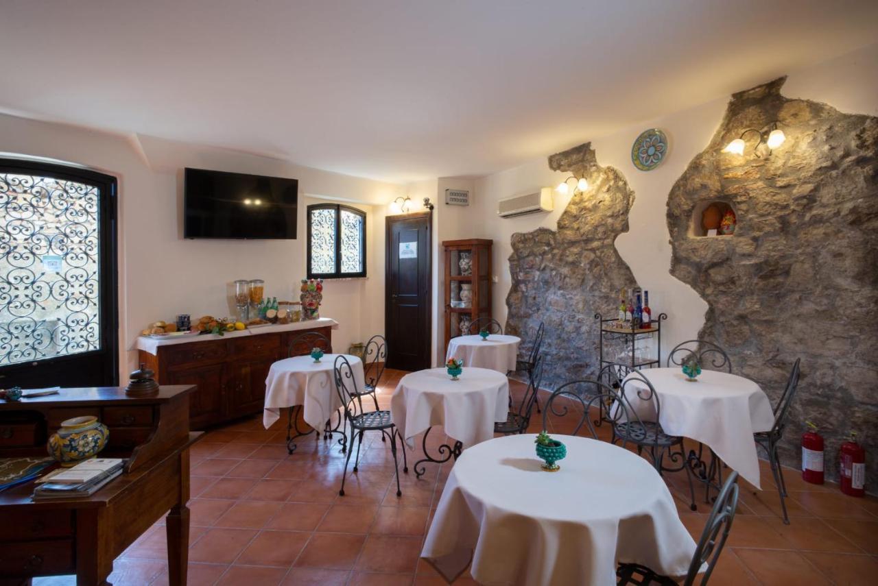 Re Tancredi Bed & Breakfast *